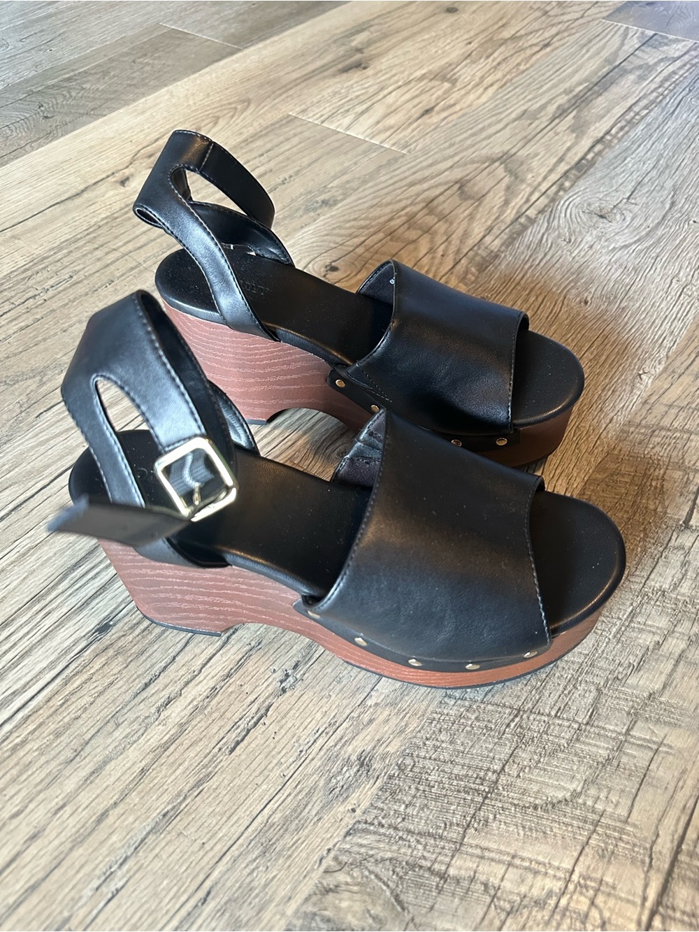 Old Navy Black Platform Wedge Sandals with Wood-Look Sole